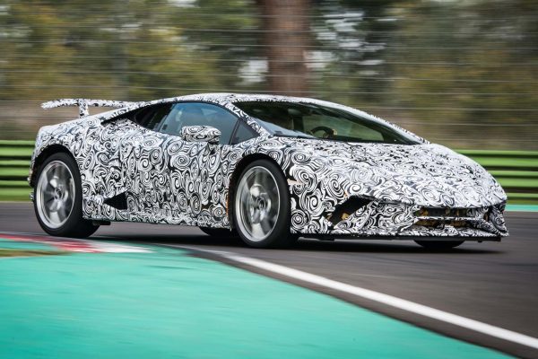 2017-Lamborghini-Huracan-Performante-prototype-front-three-quarters-in-motion-02-e1484076804339